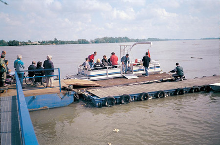 Barca e pontile accessibili, oasi LIPU, Isola Bianca, fiume Po, Ferrara.