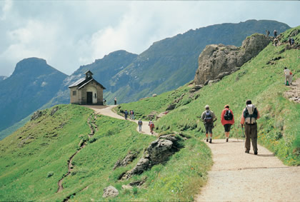 Escursionisti a Passo Pordoi, Trentino